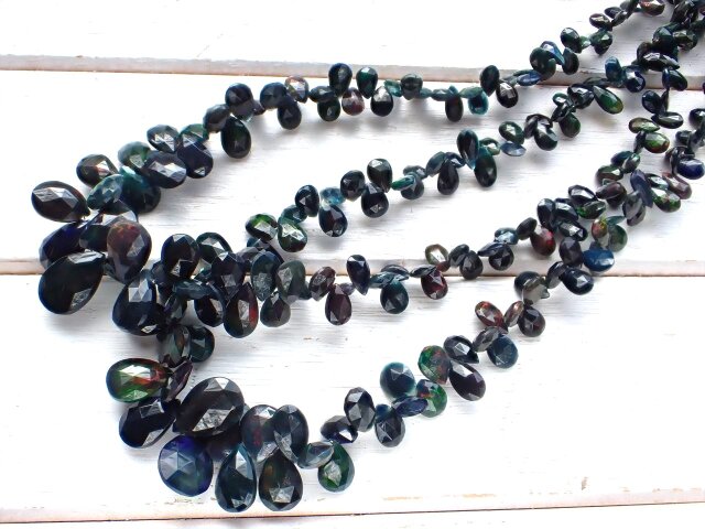 ブラックオパールと天然石の多層ビーズネックレス遊色あり！