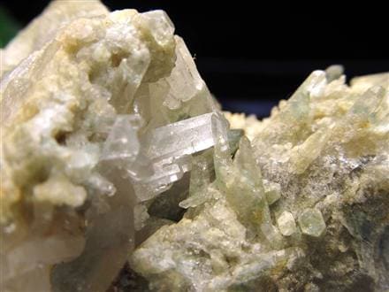 希少　カイヤナイト原石　クラスター　台座付 ヒマラヤより産地直送！】◇『地球最後の秘境』パワースポットの最高峰