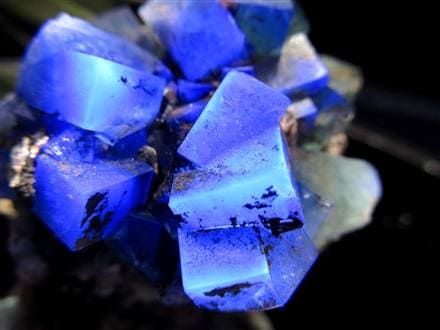 ☆魅惑の逸品☆神秘的美しさの結晶群☆透明感抜群！強蛍光蛍石☆限定1