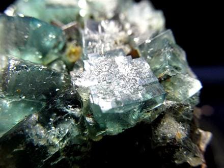 ☆魅惑の逸品☆神秘的美しさの結晶群☆透明感抜群！強蛍光蛍石☆限定1