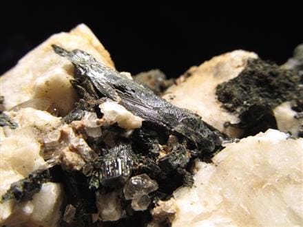 ◇シックな深緑◇繊細で鋭利な結晶◇強力な浄化力!ネガティブキラー