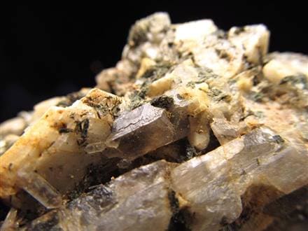 マラウイ産 放射状エジリン付きスモーキークォーツ ◇シックな深緑