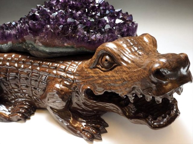 ☆迫力の巨大木彫り台座付きアメジストクラスター！☆激レア鰐