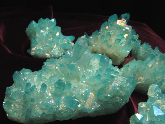 ☆大人気！鮮やかライトブルー☆つやつや・キラキラのアクアオーラ水晶