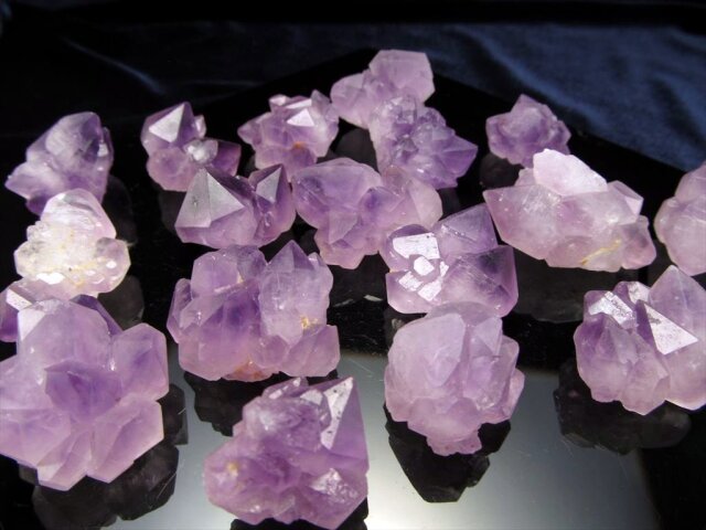 ◇優雅な淡いパープルカラー◇磨りガラスのようなマットな質感◇2月の