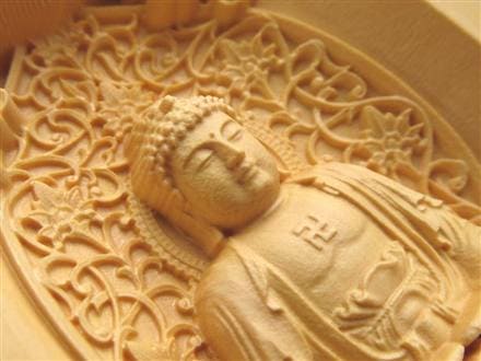 ◇秀逸彫刻！三尊仏の極上木製置物◇家庭の中の小さなお寺◇便利な携帯