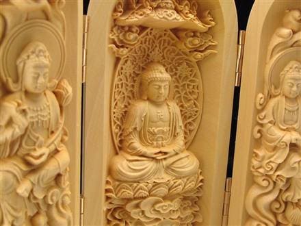 ◇秀逸彫刻！三尊仏の極上木製置物◇家庭の中の小さなお寺◇便利な携帯