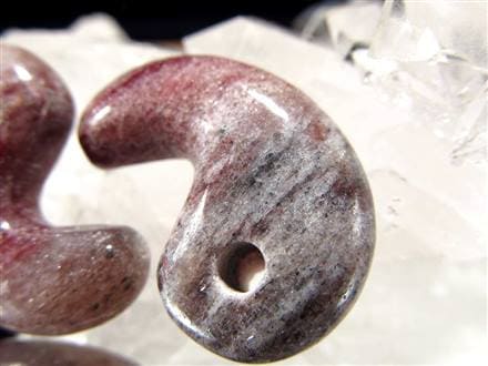 勾玉 徳島県産 アークナイト magatama129 楽天市場】アークナイト 勾玉 大 30mm 徳島県産 天然石