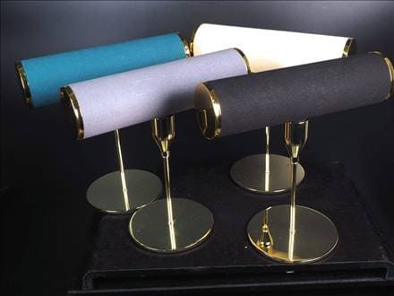 ☆シックなカラーのT字スタンド☆アクセントのゴールドがオシャレ