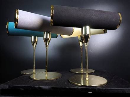 ☆シックなカラーのT字スタンド☆アクセントのゴールドがオシャレ