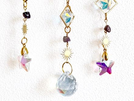 アメジスト ムーンタイプ サンキャッチャー 月の形のフレームに天然石