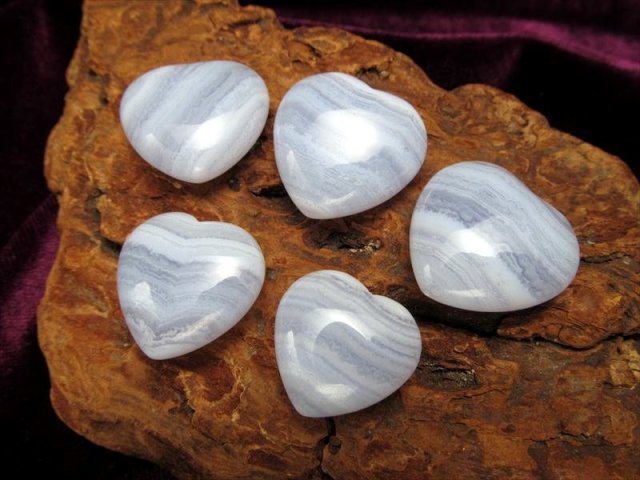 ブルーレースアゲート 蝶々（台座付き） ブルーレースアゲート 蝶々（台座付き） - メルカリ