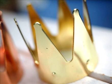 ☆シンプルな王冠デザイン☆つやつや光沢☆丸玉用 金属製クラウン型台座☆