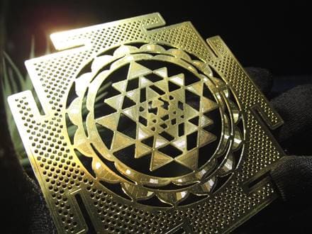 ☆半額以下セール☆ルドラクシャ神聖幾何学フラーレン　瞑想　開運　浄化　安眠　覚醒 ☆神聖幾何学模様☆秘めたエネルギーを呼び覚ます☆瞑想・浄化・波動