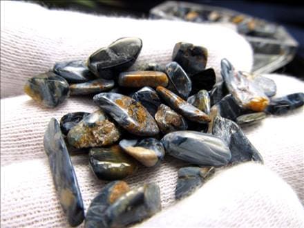 ◆小粒タイプ◆別名【テンペストストーン(嵐の石)】◆目標達成のお守り◆たっぷり約500g入り◆浄化・インテリアに◆ピーターサイトさざれ◆粒の大きさ約3-17mm◆サザレ石◆【ナミビア産】