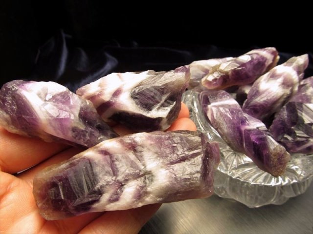 ◇希少！ドッグトゥース紫水晶◇人気の大粒原石◇1キロ1200円