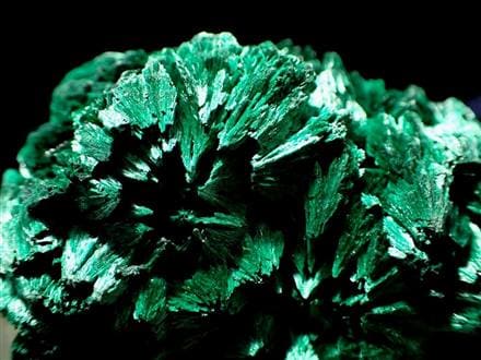 ◇限定入荷◇光沢が美しい繊維状結晶！◇発色良好！癒しのグリーン