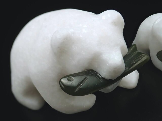 ◇ホワイトベアーファミリー◇愛くるしいキラキラ白熊置物◇まるで雪の