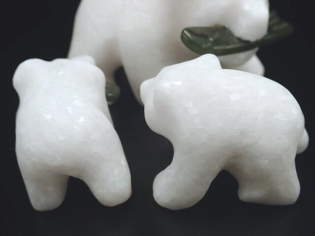 ◇ホワイトベアーファミリー◇愛くるしいキラキラ白熊置物◇まるで雪の