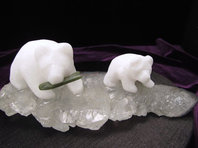 ◇まるで雪の結晶！◇キラキラ輝く！氷上の白くま置物◇スライス