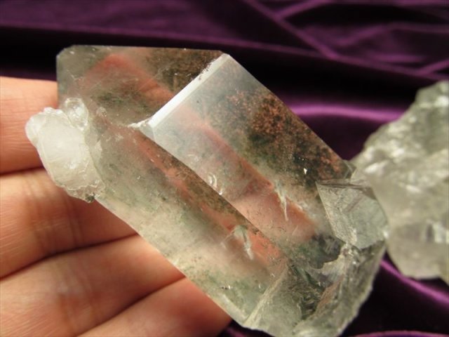 【コレクターズアイテム】青水晶 チタンコーティングされた水晶。青を基調に七色に輝きます