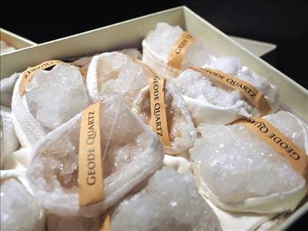 500☆訳あり限定品☆浄化✳︎破邪【ミニ水晶クラスター『晶洞』ハーフ