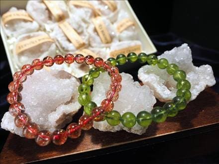 300★特選セール★浄化☆破邪【ミニクリスタルベッド『ハーフジオード』晶洞】 300☆特選セール☆浄化☆破邪【ミニクリスタルベッド『ハーフジオード