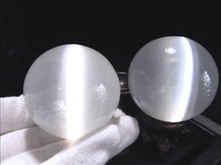 ◇ちょうどよい手のひらサイズ◇聖母マリアのガラス◇美麗キャッツアイ