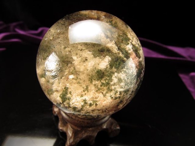 自然が作り出す 幻想的風景を閉じ込めた水晶丸玉 ガーデンクォーツ