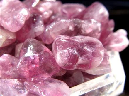 ◇パープルマイカと水晶が共生◇妖艶パープルに浮かぶ白い羽◇約500g