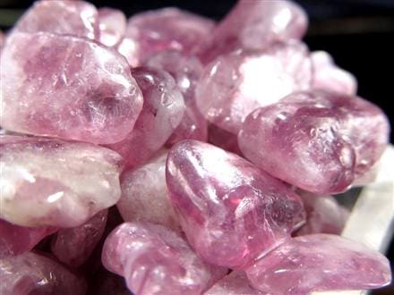 ◇パープルマイカと水晶が共生◇妖艶パープルに浮かぶ白い羽◇約500g