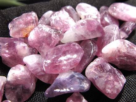 ◇パープルマイカと水晶が共生◇妖艶パープルに浮かぶ白い羽◇約500g