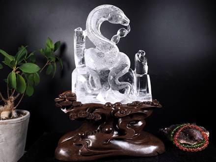 水晶、白蛇置物木彫り