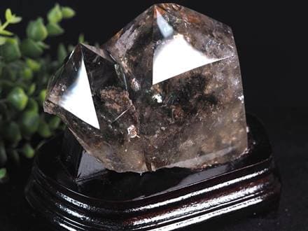 特大ガーデンクォーツ原石ポイントファントムあり台座付