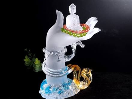 ◇神秘の清流に佇む慈愛の手◇守護と導き・平穏と悟りの境地を象徴