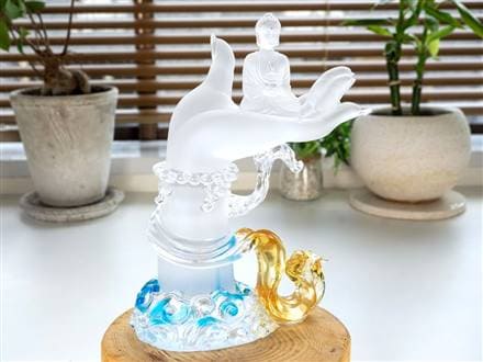 ◇神秘の清流に佇む慈愛の手◇守護と導き・平穏と悟りの境地を象徴