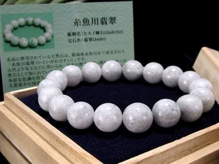 国内唯一の親方のバングル‼️国産品*糸魚川翡翠硬玉　絶品　一生物のお宝‼️　鑑別書付 ☆世界最古の翡翠「糸魚川翡翠」☆日本の国石「翡翠」☆成功と繁栄の