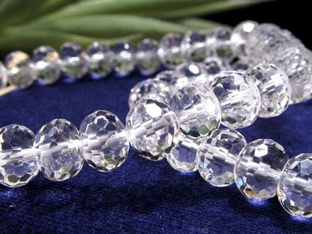 高品質　水晶　ファセットカット　スタンド付き　透明感 ◇キラキラ輝く！繊細ファセットカット◇純粋と浄化を象徴する石◇4月