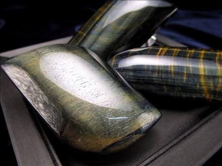 ☆まるで鷹の目！☆シャトヤンシー効果☆滑らかに磨かれた鷹目石