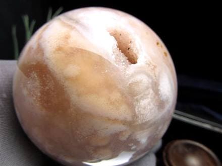 濃い青❣️ブルー桜瑪瑙　スフィア　花模様　台座付き　置物　インテリア 濃い青❣️ブルー桜瑪瑙 スフィア 花模様 台座付き 置物