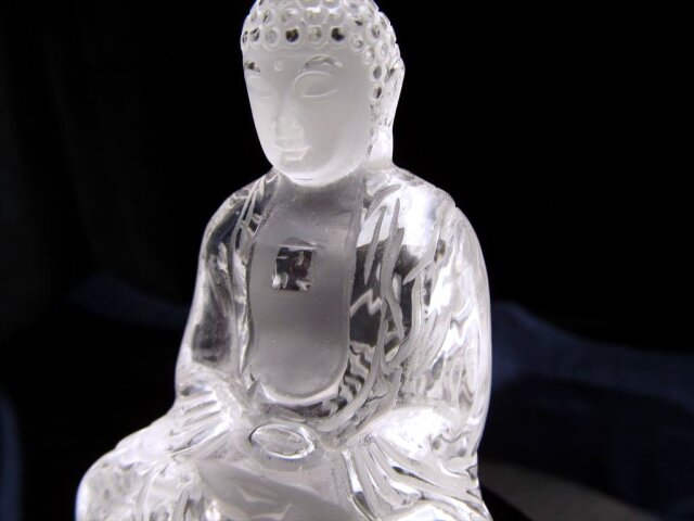 ◇極上品！職人による繊細彫刻◇透明水晶◇豊かな表情が鮮明に彫刻され