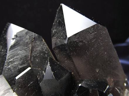 コン郎オリジナル 魔除けの石　漆黒のモリオン黒水晶クラスター　総重量約764g ☆高品質！☆漆黒の水晶☆艶やかな光沢☆圧倒的支持！最強の魔