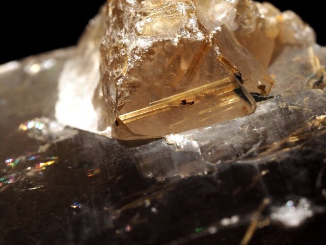 ルチルクォーツ原石　金針ぎっしり　金塊ギラギラ　新品 ルチルクォーツ原石金針ぎっしり金塊ギラギラ新品