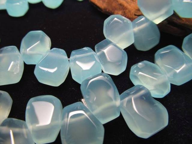 ☆一連☆涼しげでかわいい形状☆シーブルーカルセドニー【玉髄