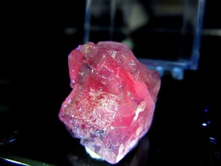 ☆採掘量極僅か！激レア産地☆特徴的な希少赤色蛍光!!☆目を奪われる 