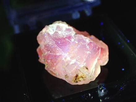 レア産地✨高品質 赤蛍光フローライト原石 ☆採掘量極僅か！激レア産地☆特徴的な希少赤色蛍光!!☆目を奪