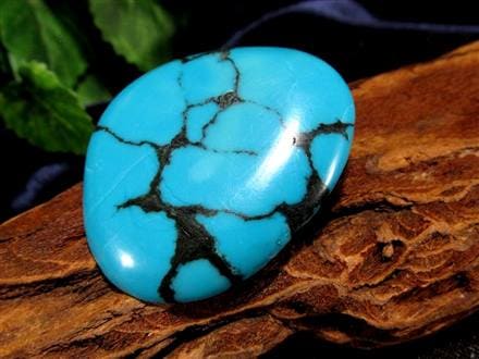 ◇高品質で知られる「フーベイ産ターコイズ」◇鮮やか発色！◇蜘蛛の巣