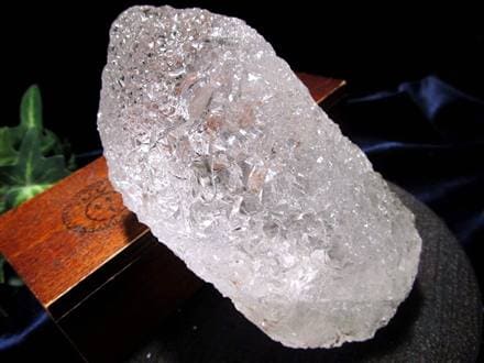 原石クリスタル2 ◇数量限定！厳選品◇近年発見された超希少クリスタル◇神秘的な表面