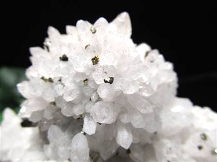 水晶と共生するパイライト（黄鉄鉱）の結晶です。 ◇当店初入荷！◇神秘の結晶群◇キラキラ黄金結晶！黄鉄鉱共生