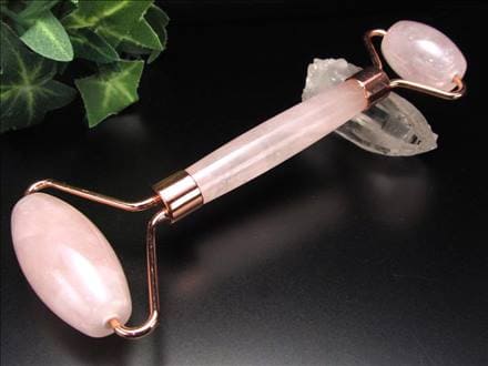 ★厳選一品★お顔✳首筋マッサージ【アベンチュリン♡天然石美顔ローラー】❤ ☆海外で大人気！今注目の天然石ローラー☆フェイスローラー☆リンパ